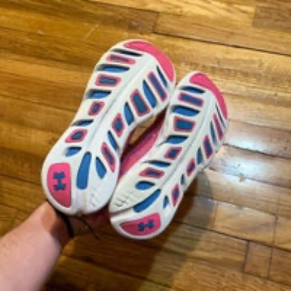 Under armour shoes - Picture 4 of 4